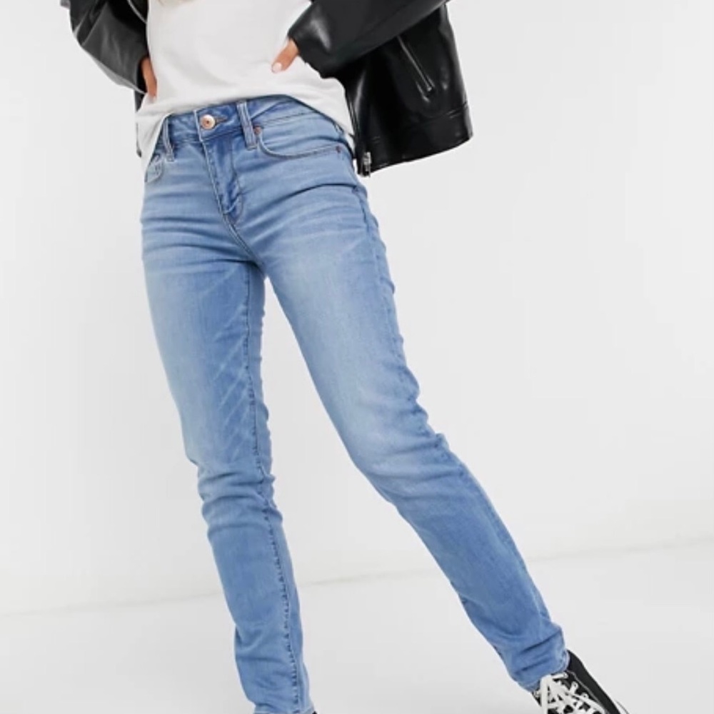 American Eagle Light Wash Skinny Jeans